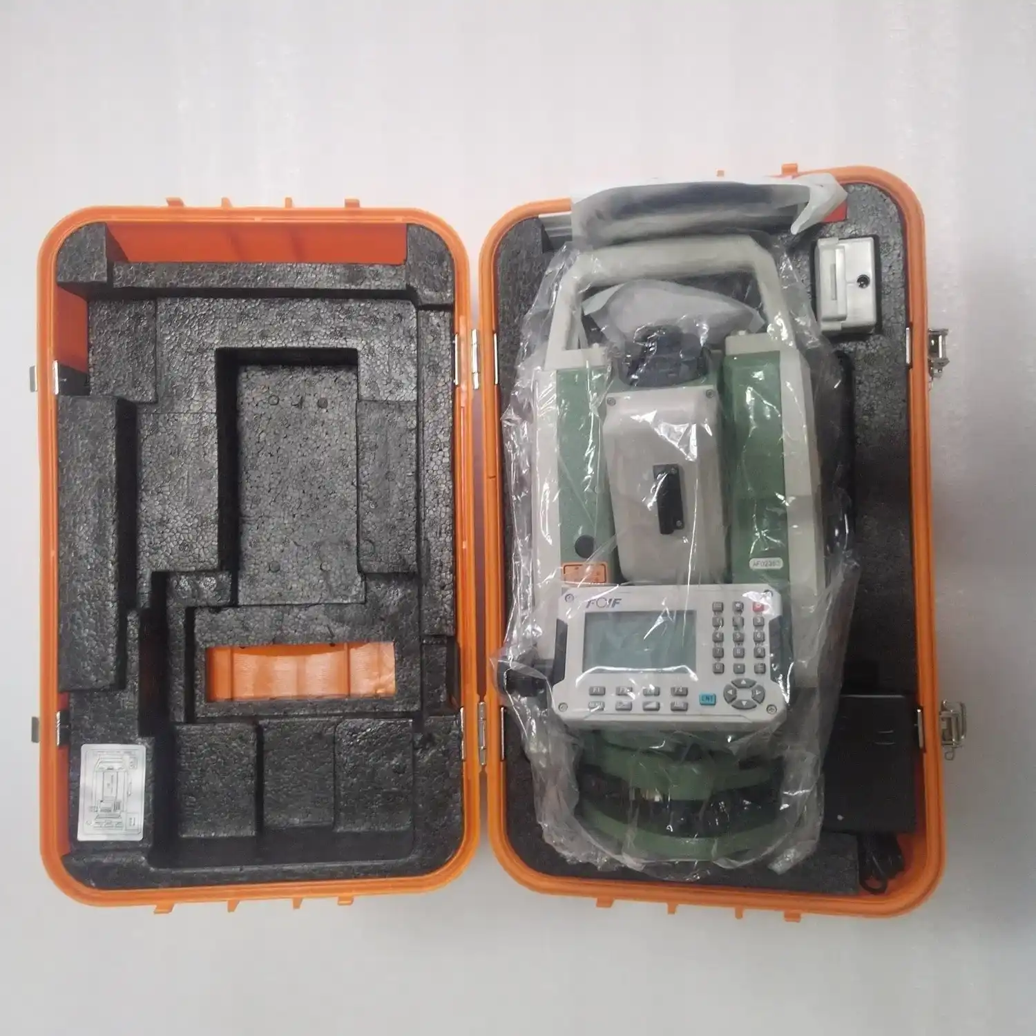 RS10 Robotic Total Station 0.5" Accuracy R1000 with Controller